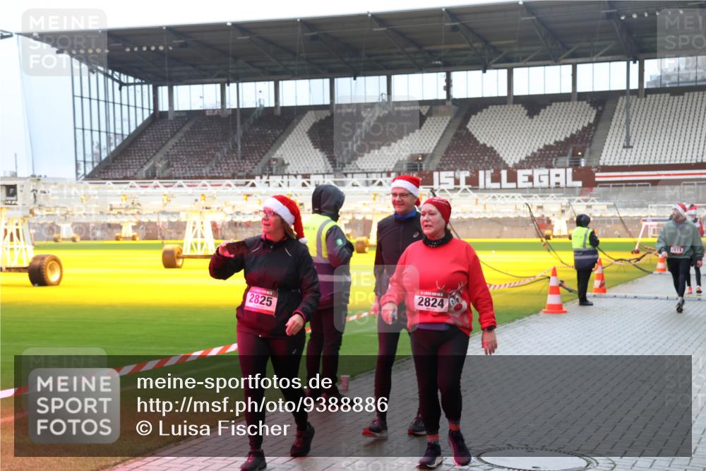 07.12.2025 - St. Pauli X-Mass-Run No. 15 Luisa Fischer http://msf.ph/oto/9388886 07.12.2025 11:58:02 Ziel 2825, 2824, 2411, 1327, 2228, 2496, 2811, 3444, 3452, 3480, 3847, 3852, 3993, 4125 meine-sportfotos.de
