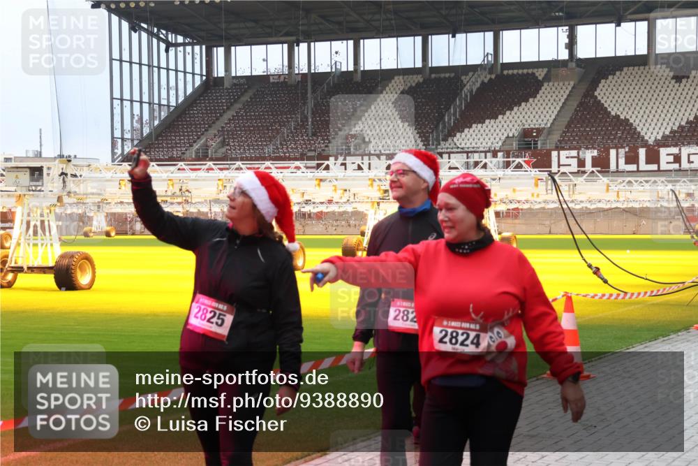 07.12.2025 - St. Pauli X-Mass-Run No. 15 Luisa Fischer http://msf.ph/oto/9388890 07.12.2025 11:58:03 Ziel 2825, 282, 2824, 1327, 2228, 2811, 3444, 3452, 3480, 3847, 3852, 3993, 4125 meine-sportfotos.de