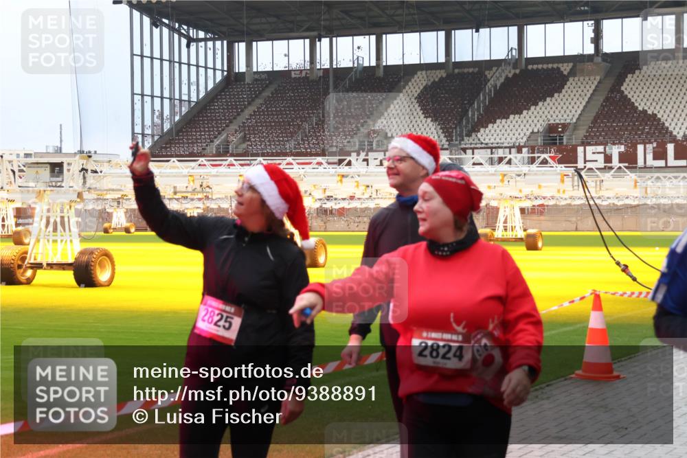 07.12.2025 - St. Pauli X-Mass-Run No. 15 Luisa Fischer http://msf.ph/oto/9388891 07.12.2025 11:58:03 Ziel 2825, 2824, 1327, 2228, 2811, 3444, 3452, 3480, 3847, 3852, 3993, 4125 meine-sportfotos.de