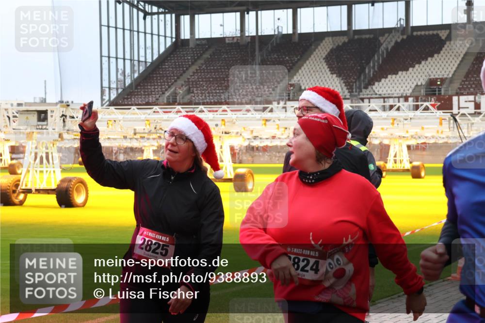 07.12.2025 - St. Pauli X-Mass-Run No. 15 Luisa Fischer http://msf.ph/oto/9388893 07.12.2025 11:58:04 Ziel 15, 2825, 15, 824, 00, 1327, 2228, 2811, 3444, 3452, 3480, 3847, 3852, 3993, 4125 meine-sportfotos.de