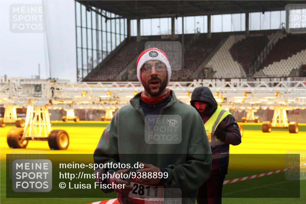 07.12.2025 - St. Pauli X-Mass-Run No. 15 Luisa Fischer http://msf.ph/oto/9388899 07.12.2025 11:58:12 Ziel 2811, 22, 19, 1327, 2228, 2811, 3444, 3452, 3480, 3801, 3817, 3847, 3852, 3993, 4125, 4218, 4240 meine-sportfotos.de