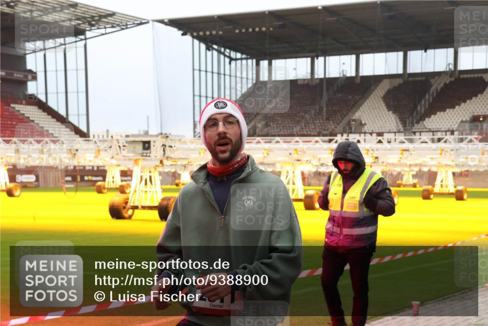 07.12.2025 - St. Pauli X-Mass-Run No. 15 Luisa Fischer http://msf.ph/oto/9388900 07.12.2025 11:58:12 Ziel 1327, 2228, 2811, 3444, 3452, 3480, 3801, 3817, 3847, 3852, 3993, 4125, 4218, 4240 meine-sportfotos.de