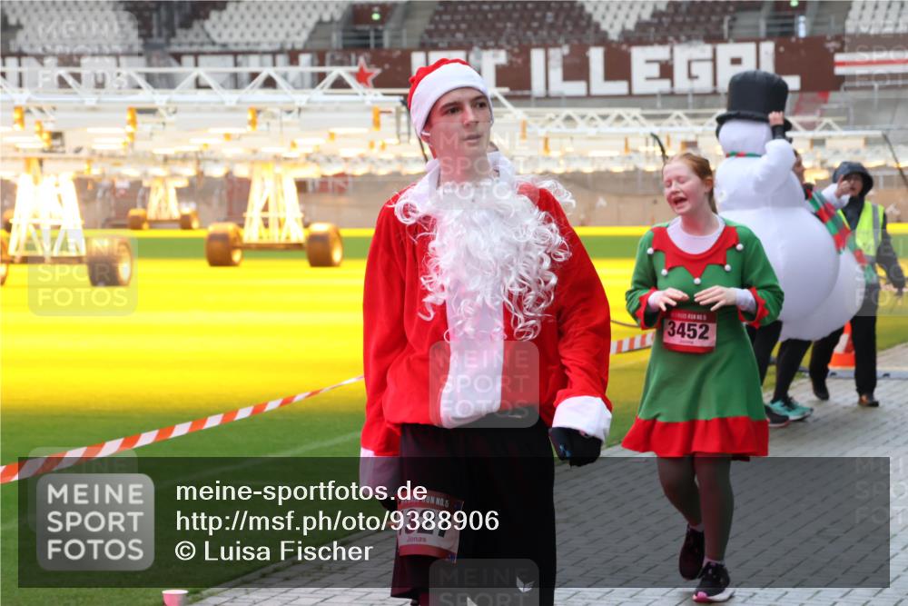07.12.2025 - St. Pauli X-Mass-Run No. 15 Luisa Fischer http://msf.ph/oto/9388906 07.12.2025 11:58:15 Ziel 15, 1327, 3452, 1327, 2228, 2811, 3444, 3452, 3480, 3801, 3817, 3847, 3852, 3993, 4125, 4218, 4240 meine-sportfotos.de