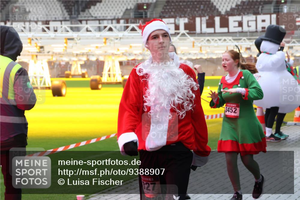 07.12.2025 - St. Pauli X-Mass-Run No. 15 Luisa Fischer http://msf.ph/oto/9388907 07.12.2025 11:58:15 Ziel 15, 27, 3452, 1327, 2228, 2811, 3444, 3452, 3480, 3801, 3817, 3847, 3852, 3993, 4125, 4218, 4240 meine-sportfotos.de