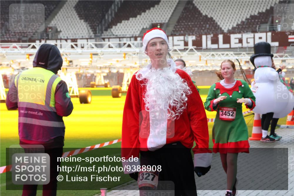 07.12.2025 - St. Pauli X-Mass-Run No. 15 Luisa Fischer http://msf.ph/oto/9388908 07.12.2025 11:58:16 Ziel 15, 327, 3452, 1327, 2228, 2811, 3444, 3452, 3480, 3801, 3817, 3847, 3852, 3993, 4125, 4218, 4240 meine-sportfotos.de