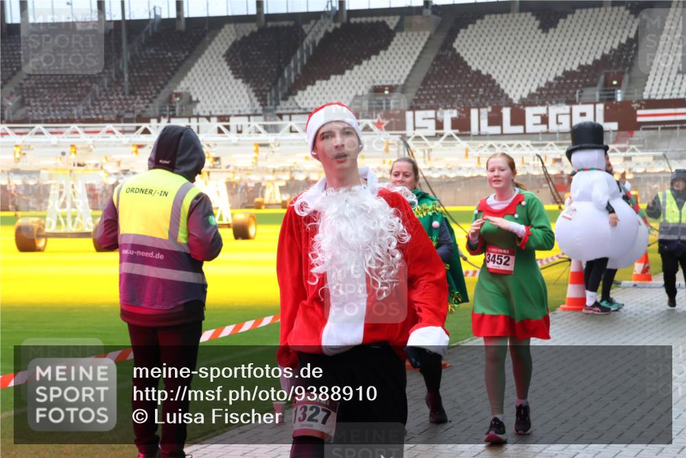 07.12.2025 - St. Pauli X-Mass-Run No. 15 Luisa Fischer http://msf.ph/oto/9388910 07.12.2025 11:58:16 Ziel 15, 1327, 3452, 1327, 2228, 2811, 3444, 3452, 3480, 3801, 3817, 3847, 3852, 3993, 4125, 4218, 4240 meine-sportfotos.de