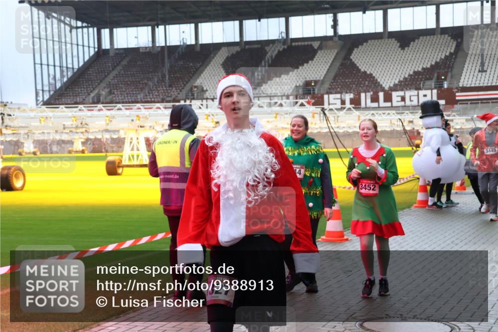 07.12.2025 - St. Pauli X-Mass-Run No. 15 Luisa Fischer http://msf.ph/oto/9388913 07.12.2025 11:58:17 Ziel 15, 327, 3452, 3449, 1327, 2228, 2811, 3444, 3452, 3480, 3801, 3817, 3847, 3852, 3993, 4125, 4218, 4240 meine-sportfotos.de