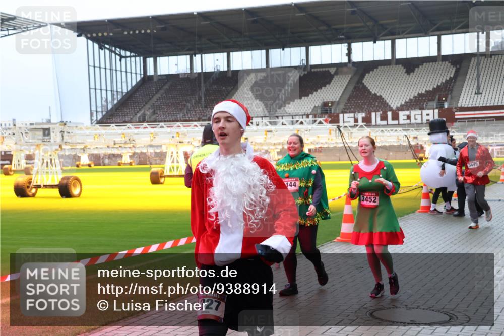 07.12.2025 - St. Pauli X-Mass-Run No. 15 Luisa Fischer http://msf.ph/oto/9388914 07.12.2025 11:58:17 Ziel 1, 15, 327, 444, 3452, 3449, 1327, 2228, 2811, 3444, 3452, 3480, 3801, 3817, 3847, 3852, 3993, 4125, 4218, 4240 meine-sportfotos.de