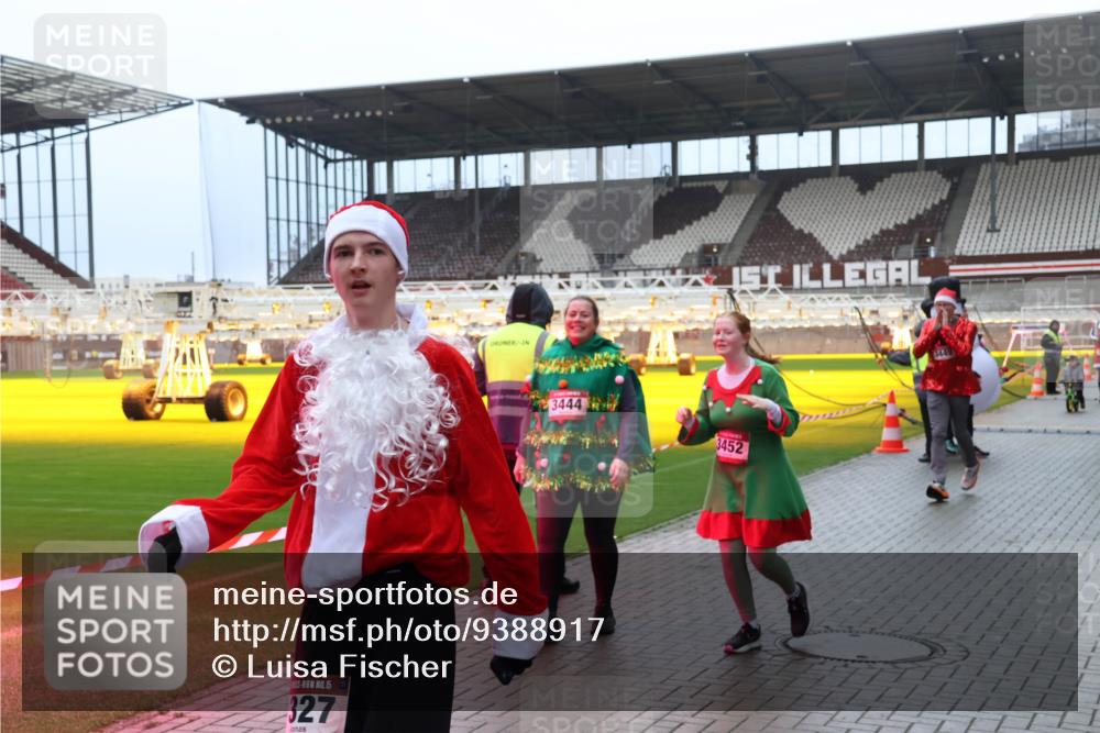 07.12.2025 - St. Pauli X-Mass-Run No. 15 Luisa Fischer http://msf.ph/oto/9388917 07.12.2025 11:58:18 Ziel 15, 327, 3444, 3452, 1327, 2228, 3444, 3452, 3480, 3801, 3817, 3847, 3852, 3993, 4125, 4218, 4240 meine-sportfotos.de