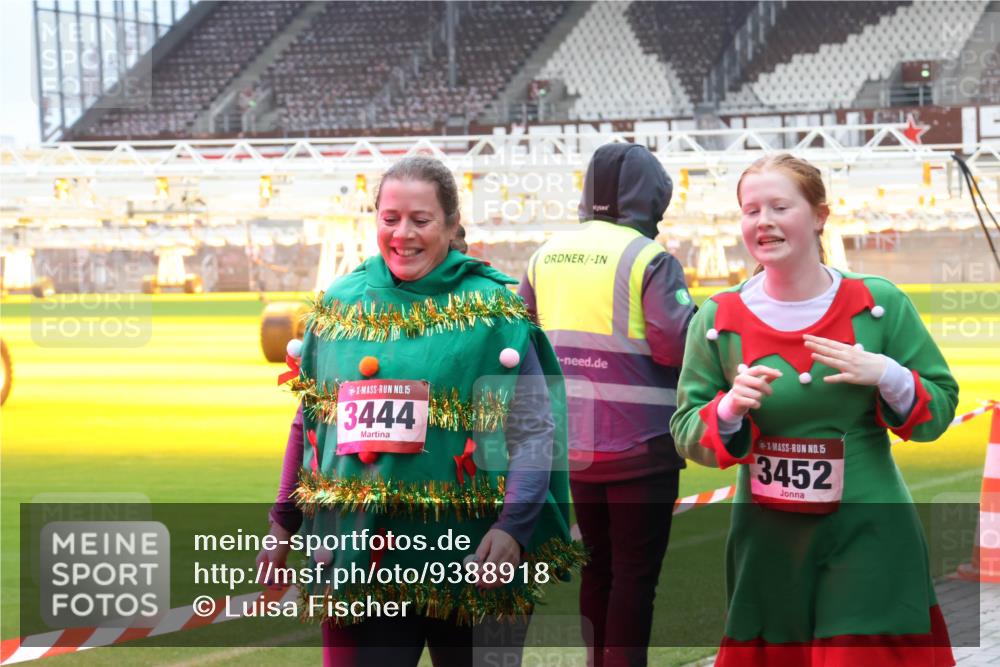 07.12.2025 - St. Pauli X-Mass-Run No. 15 Luisa Fischer http://msf.ph/oto/9388918 07.12.2025 11:58:19 Ziel 15, 3444, 15, 3452, 1327, 2228, 3444, 3452, 3480, 3801, 3817, 3847, 3852, 3993, 4125, 4218, 4240 meine-sportfotos.de
