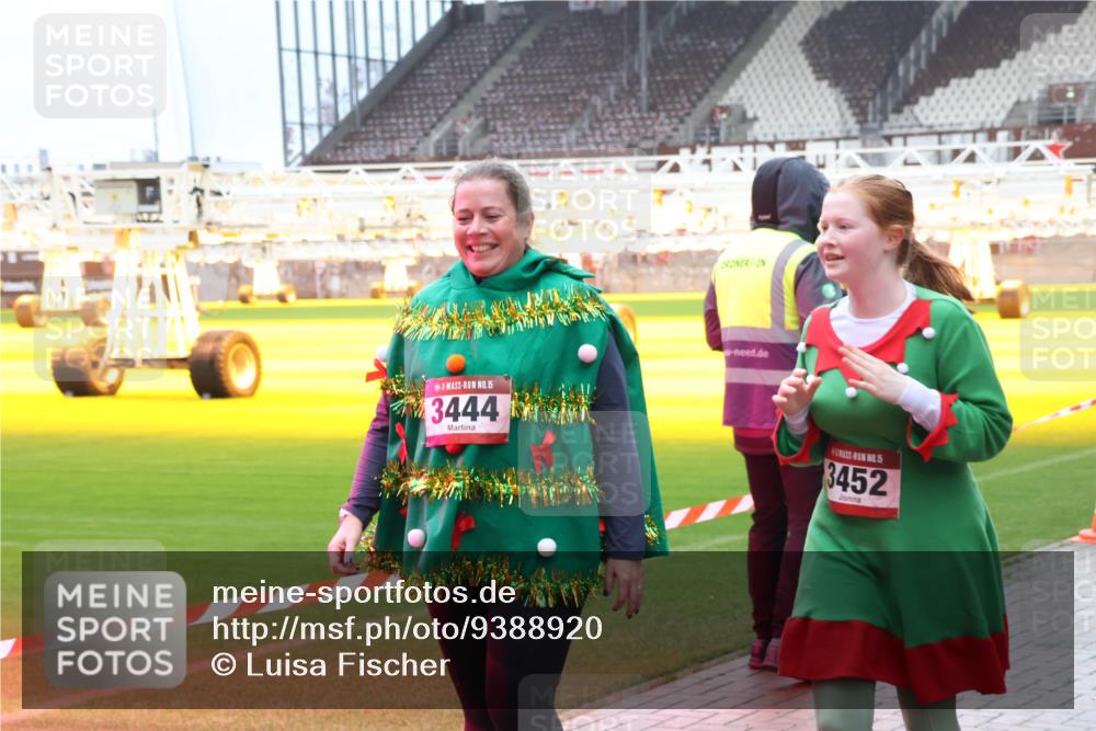 07.12.2025 - St. Pauli X-Mass-Run No. 15 Luisa Fischer http://msf.ph/oto/9388920 07.12.2025 11:58:19 Ziel 15, 3444, 15, 3452, 1327, 2228, 3444, 3452, 3480, 3801, 3817, 3847, 3852, 3993, 4125, 4218, 4240 meine-sportfotos.de