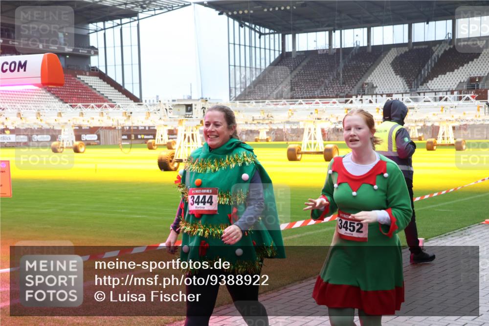 07.12.2025 - St. Pauli X-Mass-Run No. 15 Luisa Fischer http://msf.ph/oto/9388922 07.12.2025 11:58:20 Ziel 15, 3444, 3452, 2228, 3444, 3452, 3480, 3801, 3817, 3847, 3852, 3993, 4125, 4218, 4240 meine-sportfotos.de