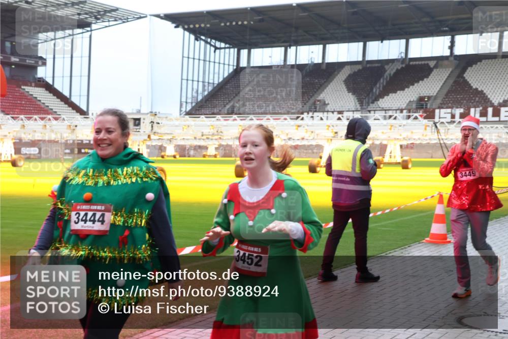 07.12.2025 - St. Pauli X-Mass-Run No. 15 Luisa Fischer http://msf.ph/oto/9388924 07.12.2025 11:58:20 Ziel 3444, 3452, 3449, 2228, 3444, 3452, 3480, 3801, 3817, 3847, 3852, 3993, 4125, 4218, 4240 meine-sportfotos.de