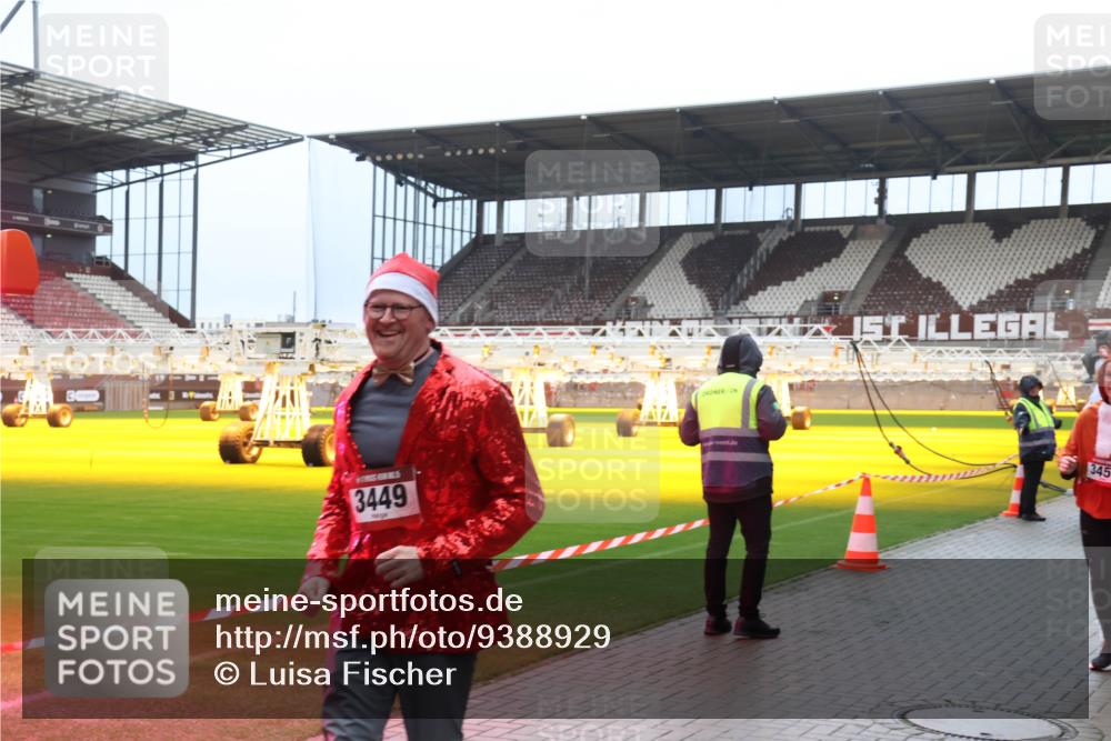 07.12.2025 - St. Pauli X-Mass-Run No. 15 Luisa Fischer http://msf.ph/oto/9388929 07.12.2025 11:58:22 Ziel 3449, 345, 2228, 3444, 3452, 3480, 3801, 3817, 3847, 3852, 3993, 4125, 4218, 4240 meine-sportfotos.de