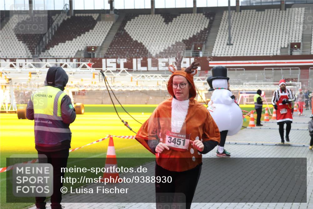 07.12.2025 - St. Pauli X-Mass-Run No. 15 Luisa Fischer http://msf.ph/oto/9388930 07.12.2025 11:58:23 Ziel 15, 3451, 2228, 2228, 3444, 3452, 3480, 3801, 3817, 3847, 3852, 3993, 4125, 4218, 4240 meine-sportfotos.de