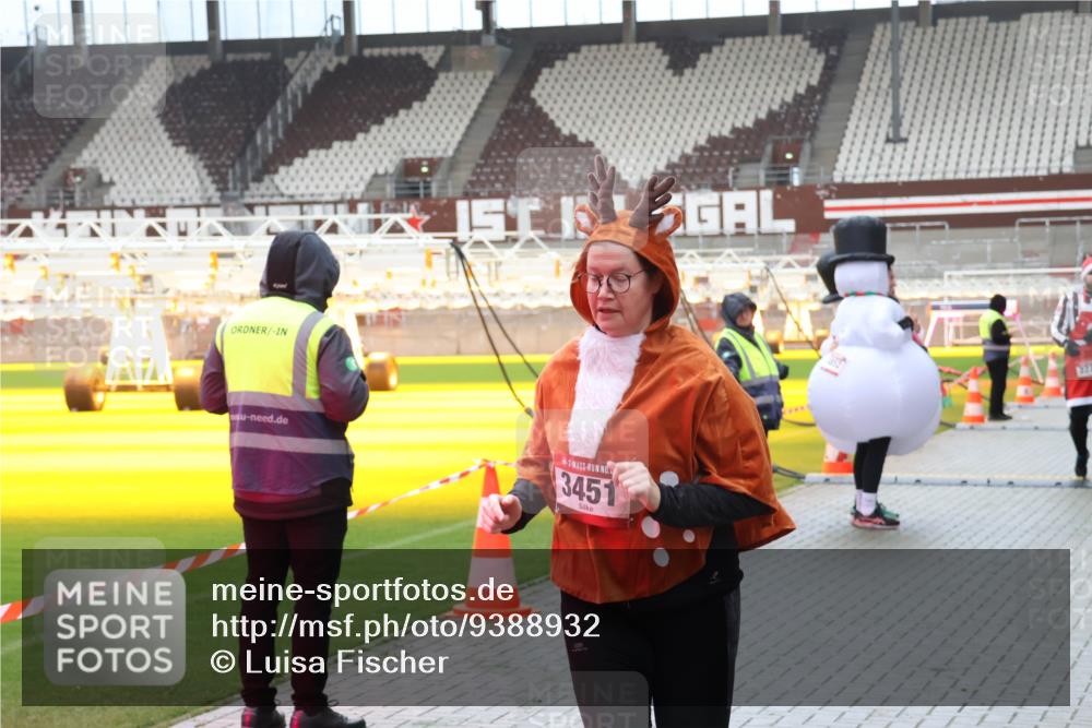 07.12.2025 - St. Pauli X-Mass-Run No. 15 Luisa Fischer http://msf.ph/oto/9388932 07.12.2025 11:58:23 Ziel 3451, 222, 2228, 3444, 3452, 3480, 3801, 3817, 3847, 3852, 3993, 4125, 4218, 4240 meine-sportfotos.de