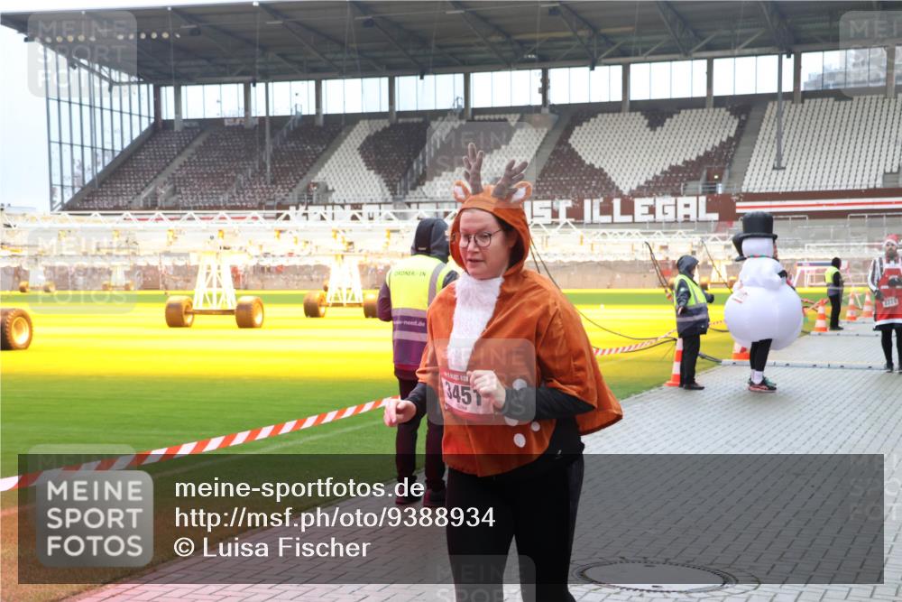 07.12.2025 - St. Pauli X-Mass-Run No. 15 Luisa Fischer http://msf.ph/oto/9388934 07.12.2025 11:58:24 Ziel 345, 2224, 2228, 3444, 3452, 3480, 3801, 3817, 3847, 3852, 3993, 4125, 4218, 4240 meine-sportfotos.de
