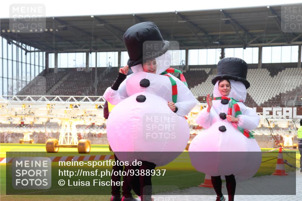 07.12.2025 - St. Pauli X-Mass-Run No. 15 Luisa Fischer http://msf.ph/oto/9388937 07.12.2025 11:58:32 Ziel 1151, 1909, 1914, 2228, 3150, 3457, 3480, 3661, 3801, 3817, 3847, 3852, 3993, 4057, 4218, 4240, 4721 meine-sportfotos.de