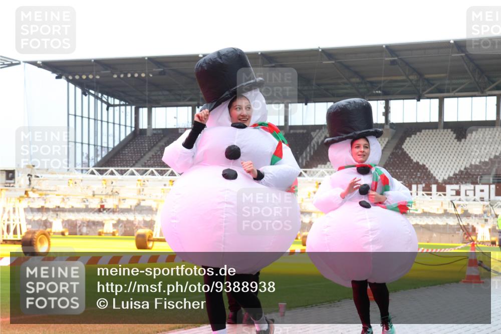 07.12.2025 - St. Pauli X-Mass-Run No. 15 Luisa Fischer http://msf.ph/oto/9388938 07.12.2025 11:58:32 Ziel 1151, 1909, 1914, 2228, 3150, 3457, 3480, 3661, 3801, 3817, 3847, 3852, 3993, 4057, 4218, 4240, 4721 meine-sportfotos.de