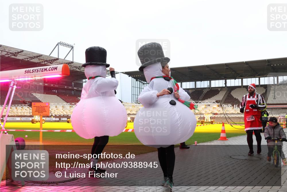 07.12.2025 - St. Pauli X-Mass-Run No. 15 Luisa Fischer http://msf.ph/oto/9388945 07.12.2025 11:58:35 Ziel 2228, 1151, 1909, 1914, 3150, 3457, 3661, 3801, 3817, 3847, 4057, 4218, 4240, 4721 meine-sportfotos.de