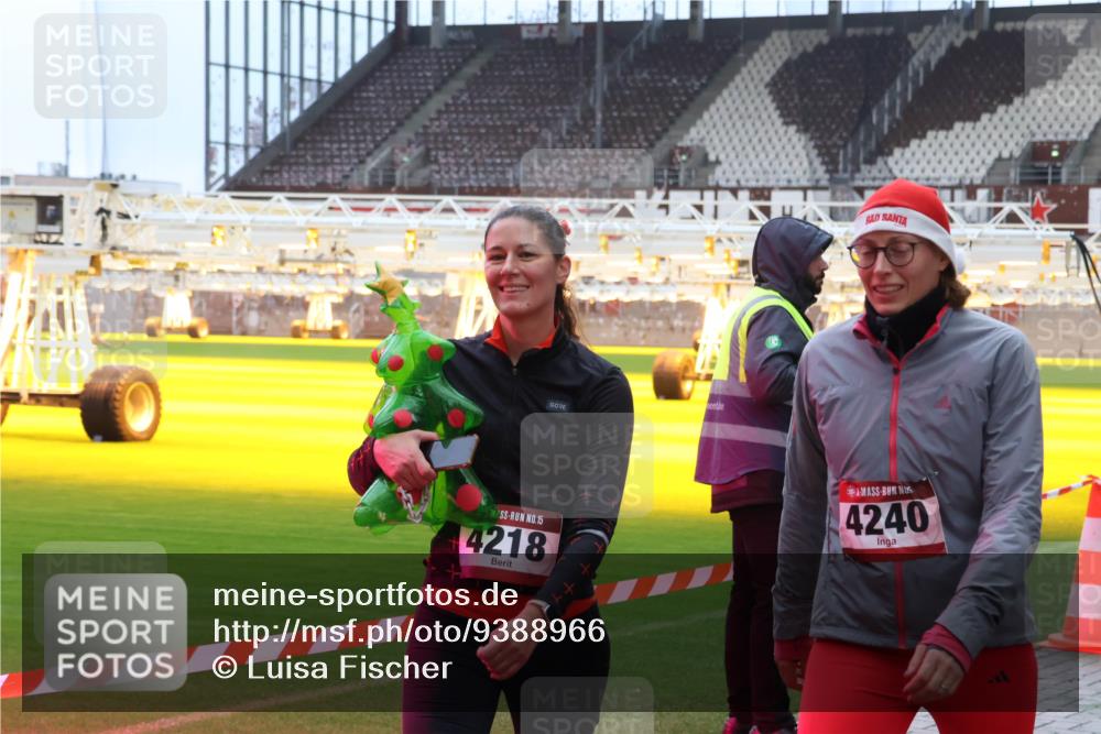 07.12.2025 - St. Pauli X-Mass-Run No. 15 Luisa Fischer http://msf.ph/oto/9388966 07.12.2025 11:58:56 Ziel 15, 4218, 4240, 163, 409, 413, 415, 419, 589, 1151, 1909, 1914, 3150, 3192, 3457, 3533, 3661, 3801, 3817, 4057, 4218, 4240, 4312, 4505, 4721 meine-sportfotos.de
