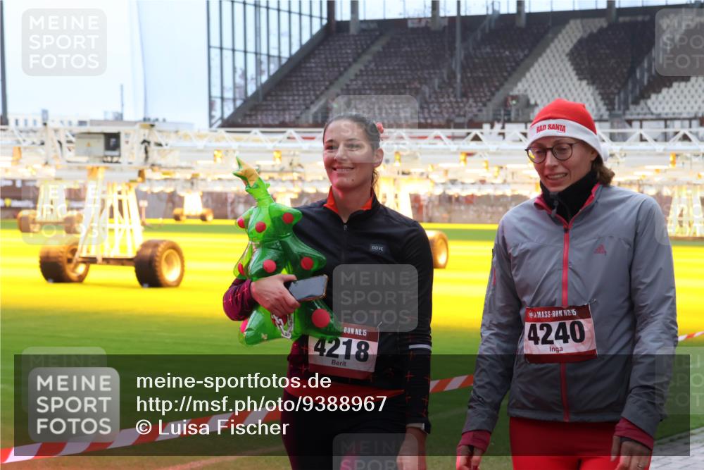 07.12.2025 - St. Pauli X-Mass-Run No. 15 Luisa Fischer http://msf.ph/oto/9388967 07.12.2025 11:58:57 Ziel 15, 4218, 15, 4240, 163, 409, 413, 415, 419, 589, 1151, 1909, 1914, 3150, 3192, 3457, 3533, 3661, 3801, 3817, 4057, 4312, 4505, 4721 meine-sportfotos.de