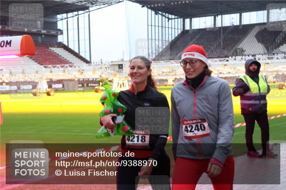 07.12.2025 - St. Pauli X-Mass-Run No. 15 Luisa Fischer http://msf.ph/oto/9388970 07.12.2025 11:58:57 Ziel 4218, 4240, 163, 409, 413, 415, 419, 589, 1151, 1909, 1914, 3150, 3192, 3457, 3533, 3661, 3801, 3817, 4057, 4312, 4505, 4721 meine-sportfotos.de