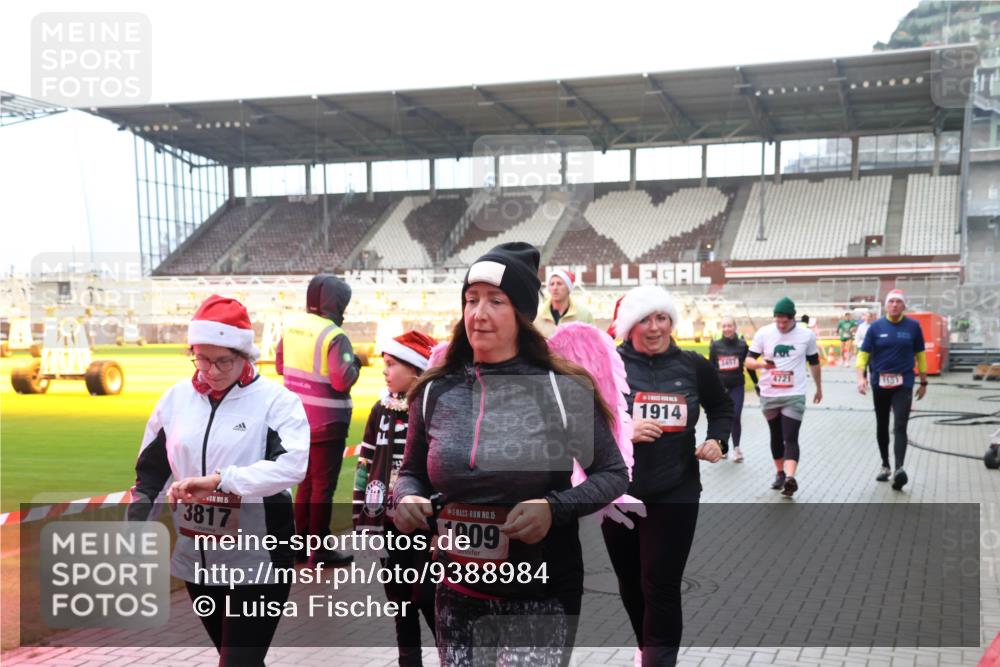 07.12.2025 - St. Pauli X-Mass-Run No. 15 Luisa Fischer http://msf.ph/oto/9388984 07.12.2025 11:59:04 Ziel 15, 3817, 15, 1909, 1914, 3457, 4721, 1151, 163, 409, 413, 415, 419, 589, 1151, 1777, 1909, 1914, 3150, 3192, 3457, 3533, 3661, 4057, 4312, 4505, 4721 meine-sportfotos.de