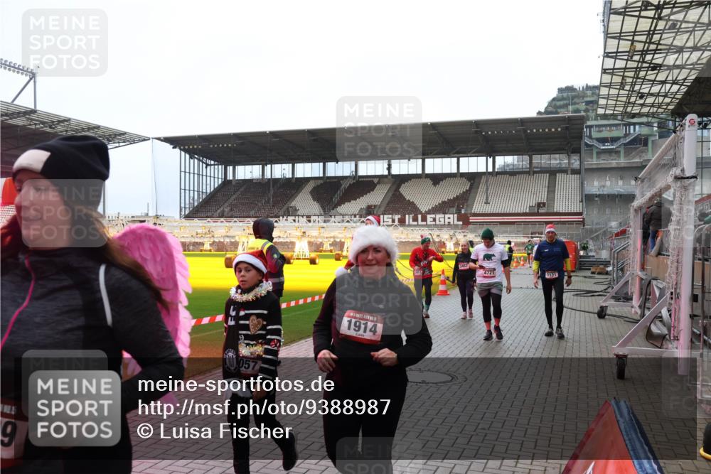 07.12.2025 - St. Pauli X-Mass-Run No. 15 Luisa Fischer http://msf.ph/oto/9388987 07.12.2025 11:59:05 Ziel 1115, 9, 057, 15, 1914, 3457, 4721, 1151, 163, 409, 413, 415, 419, 589, 1151, 1777, 1909, 1914, 3150, 3192, 3457, 3533, 3661, 4057, 4312, 4505, 4721 meine-sportfotos.de