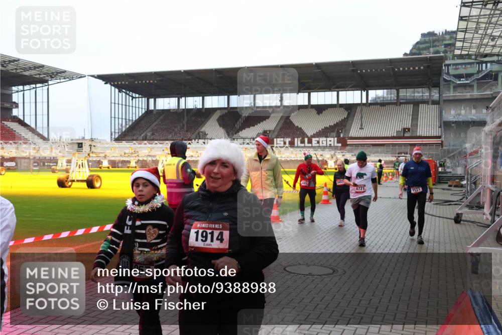 07.12.2025 - St. Pauli X-Mass-Run No. 15 Luisa Fischer http://msf.ph/oto/9388988 07.12.2025 11:59:05 Ziel 057, 15, 1914, 3457, 4721, 1151, 163, 409, 413, 415, 419, 589, 1151, 1777, 1909, 1914, 3150, 3192, 3457, 3533, 3661, 4057, 4312, 4505, 4721 meine-sportfotos.de