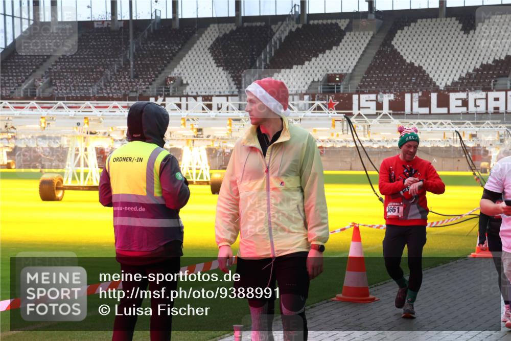 07.12.2025 - St. Pauli X-Mass-Run No. 15 Luisa Fischer http://msf.ph/oto/9388991 07.12.2025 11:59:06 Ziel 3661, 163, 409, 413, 415, 419, 589, 1151, 1777, 1909, 1914, 3150, 3192, 3457, 3533, 3661, 4057, 4312, 4505, 4721 meine-sportfotos.de