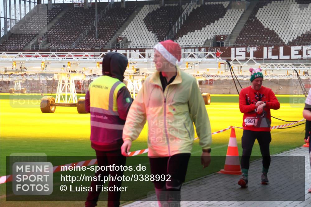 07.12.2025 - St. Pauli X-Mass-Run No. 15 Luisa Fischer http://msf.ph/oto/9388992 07.12.2025 11:59:06 Ziel 366, 163, 409, 413, 415, 419, 589, 1151, 1777, 1909, 1914, 3150, 3192, 3457, 3533, 3661, 4057, 4312, 4505, 4721 meine-sportfotos.de