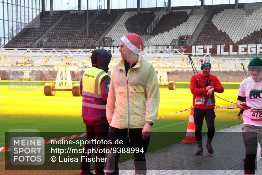 07.12.2025 - St. Pauli X-Mass-Run No. 15 Luisa Fischer http://msf.ph/oto/9388994 07.12.2025 11:59:07 Ziel 3661, 472, 163, 409, 413, 415, 419, 589, 1151, 1777, 1909, 1914, 3150, 3192, 3457, 3533, 3661, 4057, 4312, 4505, 4721 meine-sportfotos.de