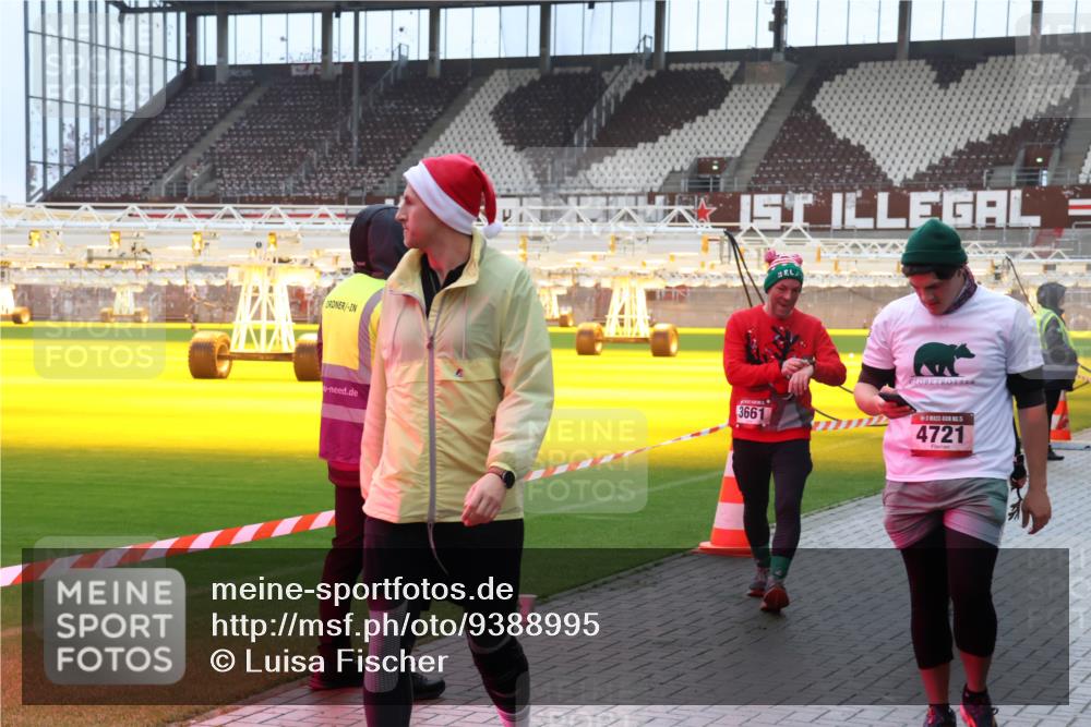 07.12.2025 - St. Pauli X-Mass-Run No. 15 Luisa Fischer http://msf.ph/oto/9388995 07.12.2025 11:59:07 Ziel 3661, 4721, 163, 409, 413, 415, 419, 589, 1151, 1777, 1909, 1914, 3150, 3192, 3457, 3533, 3661, 4057, 4312, 4505, 4721 meine-sportfotos.de