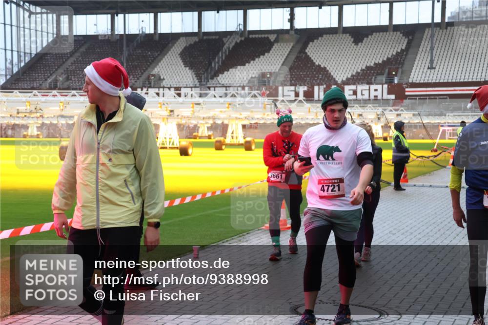 07.12.2025 - St. Pauli X-Mass-Run No. 15 Luisa Fischer http://msf.ph/oto/9388998 07.12.2025 11:59:08 Ziel 1, 3661, 15, 4721, 163, 409, 413, 415, 419, 589, 1151, 1777, 1909, 1914, 3150, 3192, 3457, 3533, 3661, 4057, 4312, 4505, 4721 meine-sportfotos.de