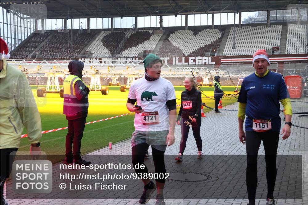 07.12.2025 - St. Pauli X-Mass-Run No. 15 Luisa Fischer http://msf.ph/oto/9389002 07.12.2025 11:59:09 Ziel 5, 4721, 3457, 54, 28, 18, 09, 50, 15, 1151, 163, 409, 413, 415, 419, 589, 1151, 1777, 1909, 1914, 3150, 3192, 3457, 3533, 3661, 4057, 4312, 4505, 4721 meine-sportfotos.de