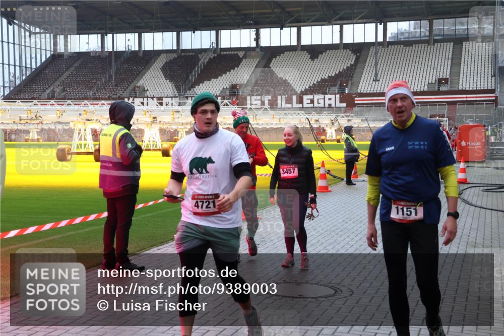 07.12.2025 - St. Pauli X-Mass-Run No. 15 Luisa Fischer http://msf.ph/oto/9389003 07.12.2025 11:59:09 Ziel 4721, 3457, 54, 28, 18, 09, 50, 15, 1151, 163, 409, 413, 415, 419, 589, 1151, 1777, 1909, 1914, 3150, 3192, 3457, 3533, 3661, 4057, 4312, 4505, 4721 meine-sportfotos.de