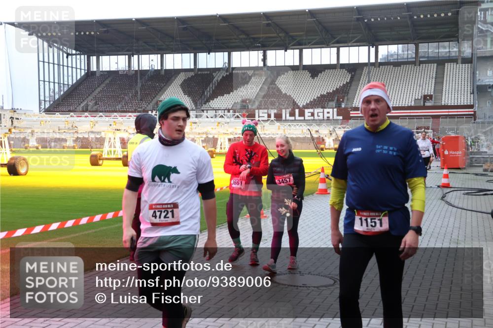 07.12.2025 - St. Pauli X-Mass-Run No. 15 Luisa Fischer http://msf.ph/oto/9389006 07.12.2025 11:59:10 Ziel 3661, 3457, 5, 4721, 54, 28, 18, 09, 50, 15, 1151, 163, 409, 413, 415, 419, 589, 1151, 1777, 1909, 1914, 3150, 3192, 3457, 3533, 3661, 4057, 4312, 4505, 4721, 4733 meine-sportfotos.de
