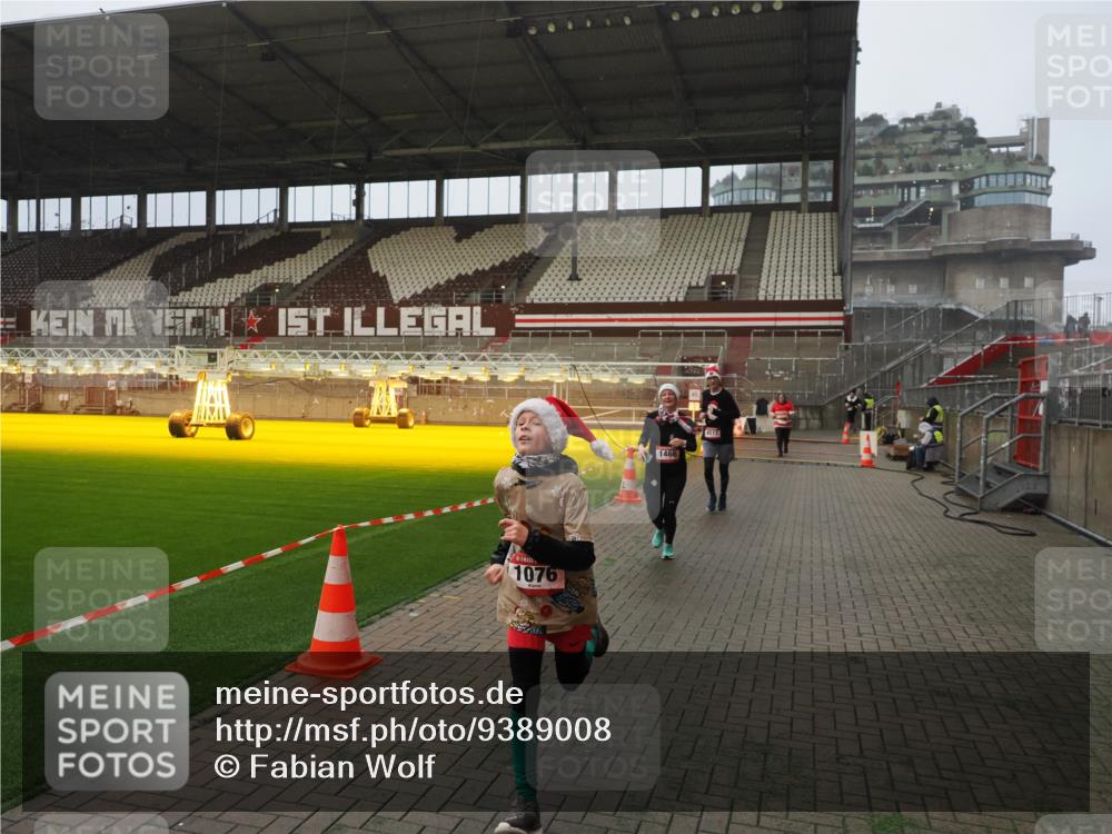 07.12.2025 - St. Pauli X-Mass-Run No. 15 Fabian Wolf http://msf.ph/oto/9389008 07.12.2025 10:20:41 Ziel 392, 447, 452, 461, 478, 1016, 1076, 1466, 2187, 3473, 4490, 4517 meine-sportfotos.de
