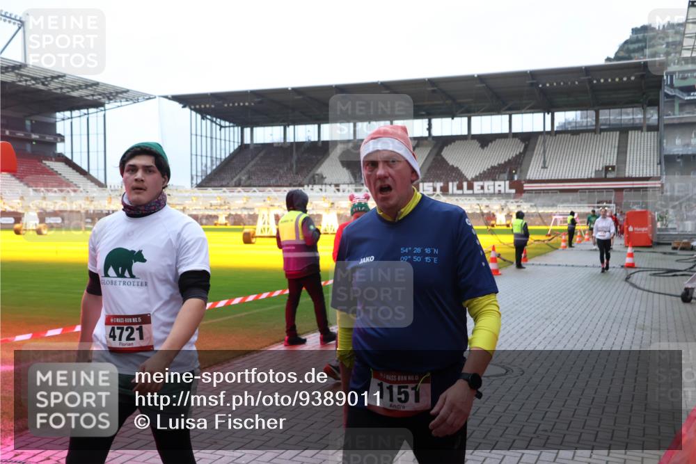07.12.2025 - St. Pauli X-Mass-Run No. 15 Luisa Fischer http://msf.ph/oto/9389011 07.12.2025 11:59:11 Ziel 15, 4721, 54, 28, 18, 09, 50, 15, 15, 1151, 163, 409, 413, 415, 419, 589, 1151, 1777, 1909, 1914, 3150, 3192, 3457, 3533, 3661, 4057, 4312, 4505, 4721, 4733 meine-sportfotos.de