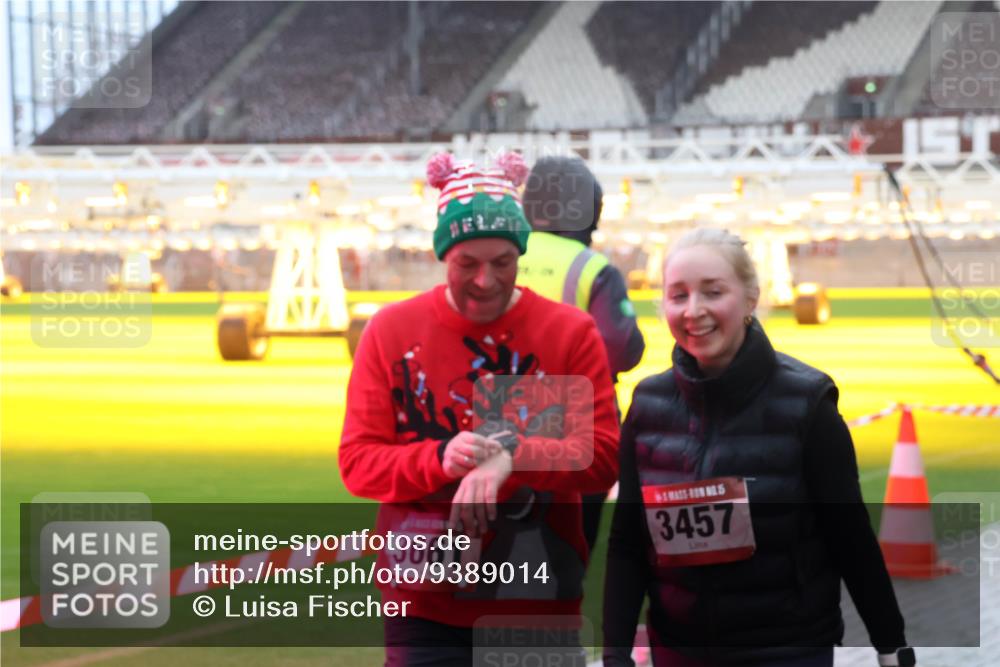 07.12.2025 - St. Pauli X-Mass-Run No. 15 Luisa Fischer http://msf.ph/oto/9389014 07.12.2025 11:59:12 Ziel 3661, 3457, 163, 409, 413, 415, 419, 589, 1151, 1777, 1909, 1914, 3150, 3192, 3457, 3533, 3661, 4057, 4312, 4505, 4721, 4733, 4749 meine-sportfotos.de