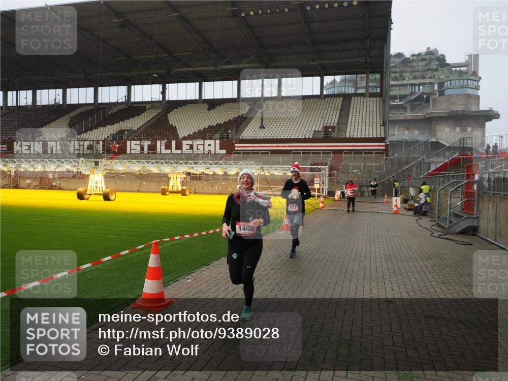 07.12.2025 - St. Pauli X-Mass-Run No. 15 Fabian Wolf http://msf.ph/oto/9389028 07.12.2025 10:20:42 Ziel 392, 461, 478, 1016, 1076, 1466, 2187, 4490, 4517 meine-sportfotos.de