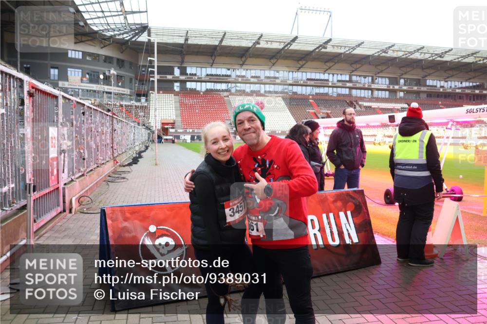 07.12.2025 - St. Pauli X-Mass-Run No. 15 Luisa Fischer http://msf.ph/oto/9389031 07.12.2025 11:59:21 Ziel 1125, 2, 345, 61, 163, 409, 413, 415, 419, 589, 862, 1337, 1406, 1777, 3192, 3533, 4312, 4505, 4733, 4749 meine-sportfotos.de