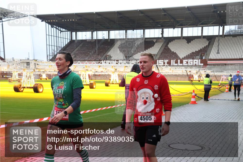 07.12.2025 - St. Pauli X-Mass-Run No. 15 Luisa Fischer http://msf.ph/oto/9389035 07.12.2025 11:59:32 Ziel 31, 15, 4505, 4312, 409, 413, 415, 419, 589, 862, 1337, 1406, 1777, 3192, 3533, 4242, 4312, 4505, 4733, 4749, 4790 meine-sportfotos.de