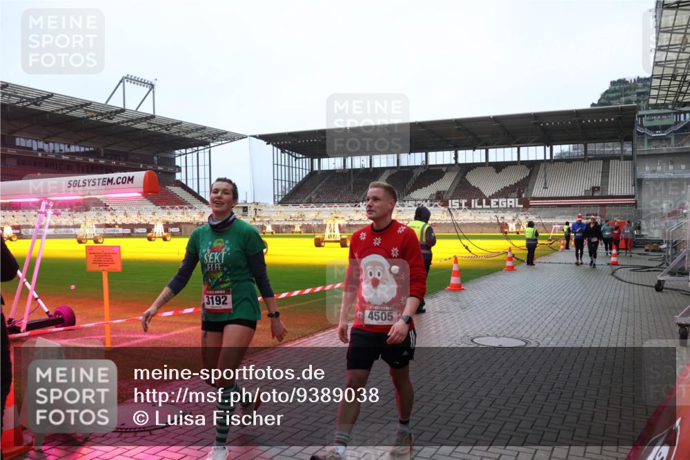 07.12.2025 - St. Pauli X-Mass-Run No. 15 Luisa Fischer http://msf.ph/oto/9389038 07.12.2025 11:59:33 Ziel 3192, 4505, 409, 413, 415, 419, 589, 862, 1337, 1406, 1777, 3192, 3533, 4242, 4312, 4505, 4733, 4749, 4790 meine-sportfotos.de