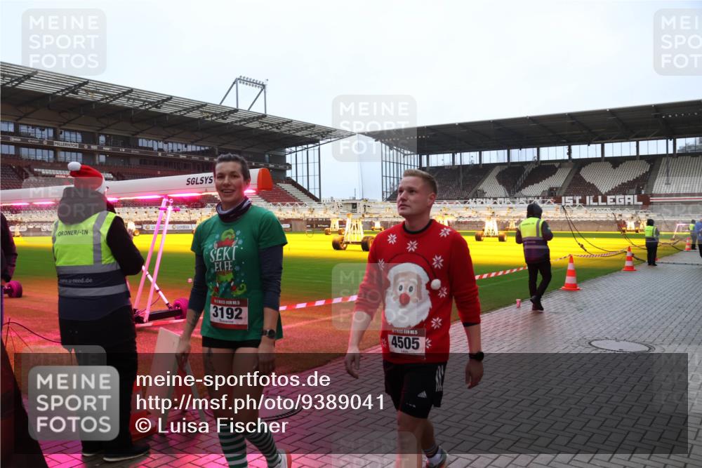 07.12.2025 - St. Pauli X-Mass-Run No. 15 Luisa Fischer http://msf.ph/oto/9389041 07.12.2025 11:59:34 Ziel 3192, 5, 4505, 409, 413, 415, 419, 589, 862, 1337, 1406, 1777, 3533, 4242, 4312, 4733, 4749, 4790 meine-sportfotos.de