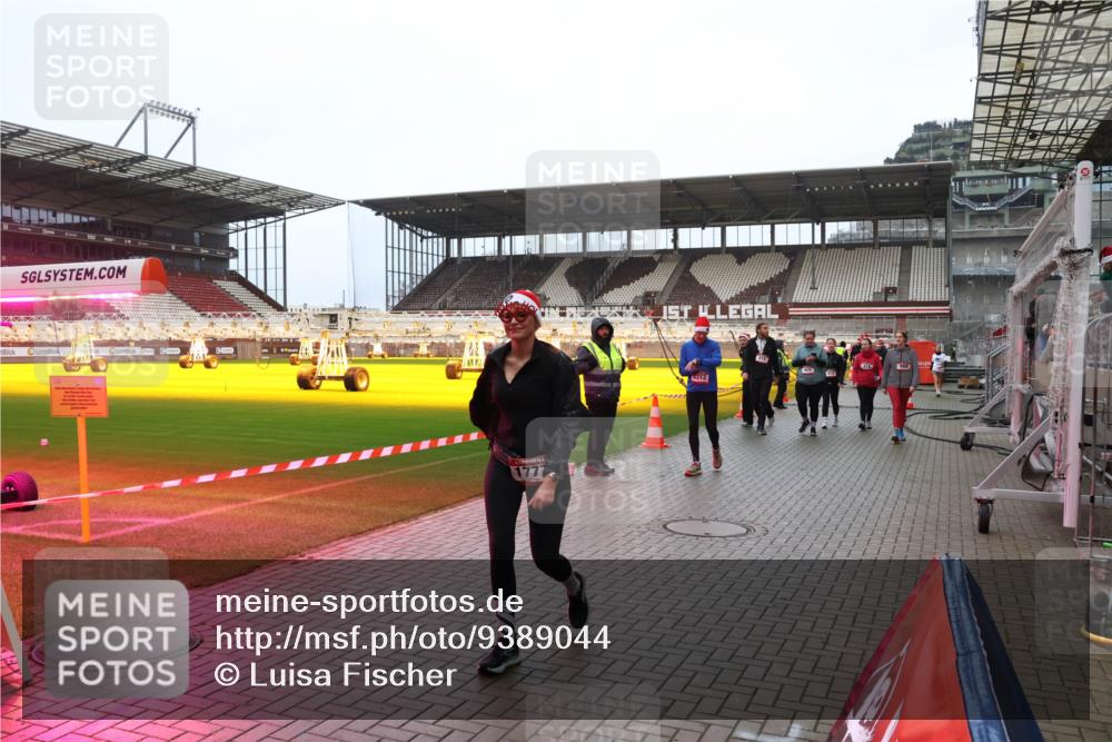 07.12.2025 - St. Pauli X-Mass-Run No. 15 Luisa Fischer http://msf.ph/oto/9389044 07.12.2025 11:59:44 Ziel 1777, 4312, 862, 1337, 1406, 1777, 2627, 2630, 2741, 4242, 4733, 4744, 4749, 4754, 4790 meine-sportfotos.de