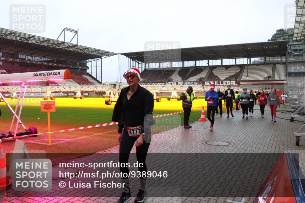 07.12.2025 - St. Pauli X-Mass-Run No. 15 Luisa Fischer http://msf.ph/oto/9389046 07.12.2025 11:59:45 Ziel 5, 1777, 312, 415, 862, 1337, 1406, 1777, 2627, 2630, 2741, 4242, 4306, 4733, 4744, 4749, 4754, 4790 meine-sportfotos.de