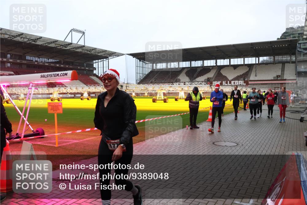 07.12.2025 - St. Pauli X-Mass-Run No. 15 Luisa Fischer http://msf.ph/oto/9389048 07.12.2025 11:59:45 Ziel 177, 4312, 862, 1337, 1406, 1777, 2627, 2630, 2741, 4242, 4306, 4733, 4744, 4749, 4754, 4790 meine-sportfotos.de