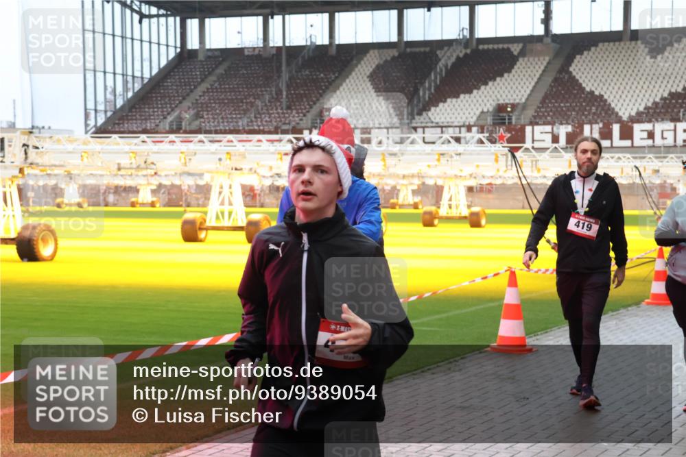 07.12.2025 - St. Pauli X-Mass-Run No. 15 Luisa Fischer http://msf.ph/oto/9389054 07.12.2025 11:59:48 Ziel 419, 862, 1337, 1406, 1777, 1864, 1865, 1868, 2627, 2630, 2741, 4242, 4306, 4733, 4744, 4749, 4754, 4790 meine-sportfotos.de